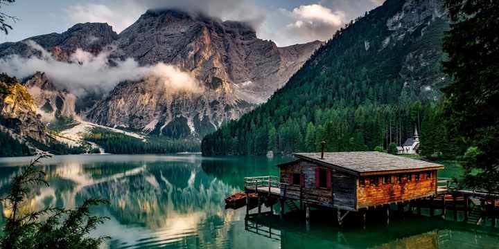 Der Pragser Wildsee im Sommer