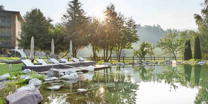 Naturbadeteich im Hotel Viktoria Alpine Spa Resort